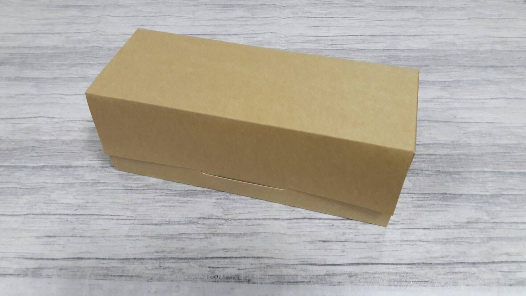 กล่องเค้กโรล กล่องคัพเค้ก 3 ชิ้น กล่องเค้ก 3-4 ชิ้น กล่องขนม สีคราฟท์น้ำตาลอ่อน ขนาด 9 x 24 x 9 ซม.ราคา 230 บาทต่อแพ็ค(20 ใบ)