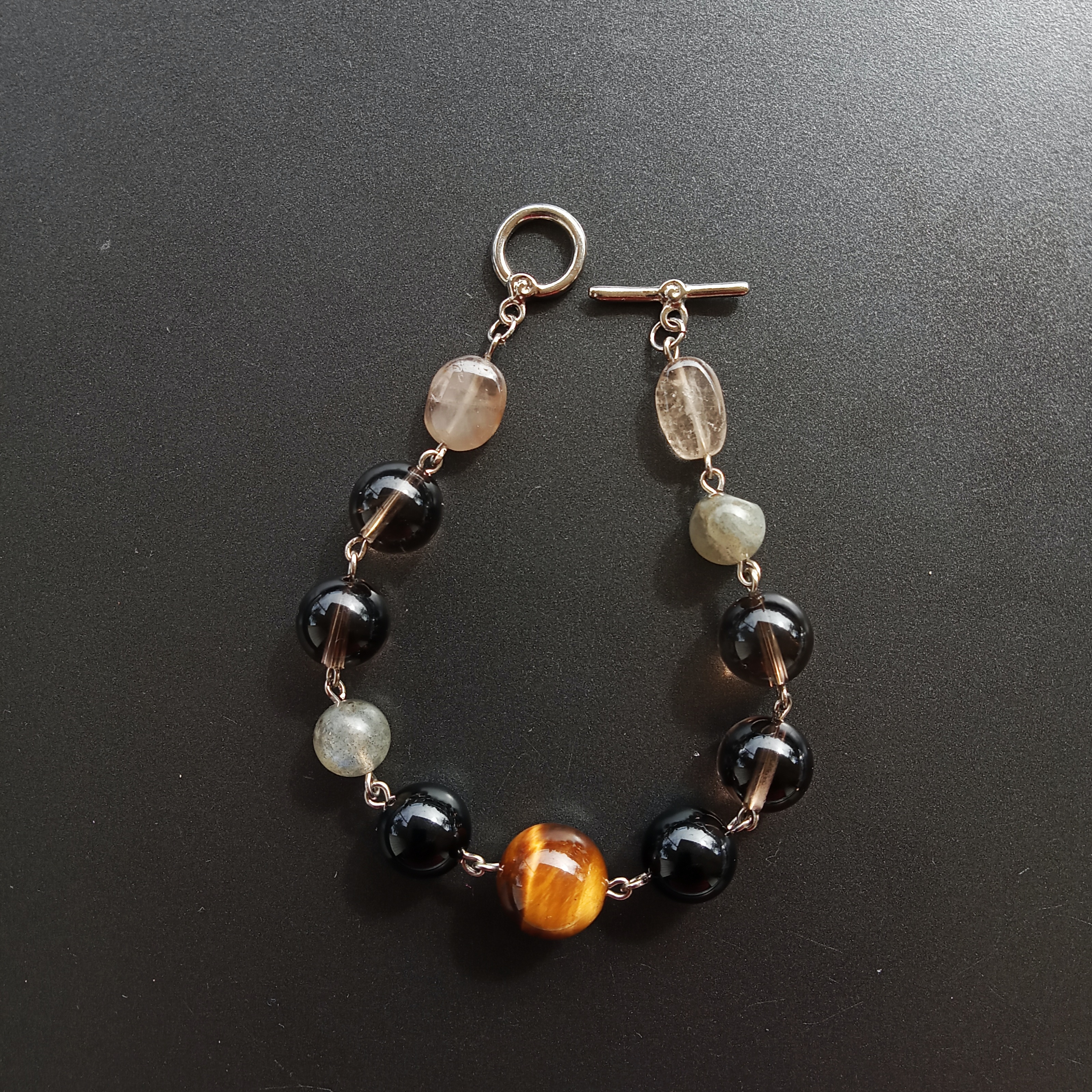 สร้อยข้อมือหินแท้ "Connected" Protection Bracelet (Tiger's Eye + Smoky Quartz +Labradorite +Onyx)