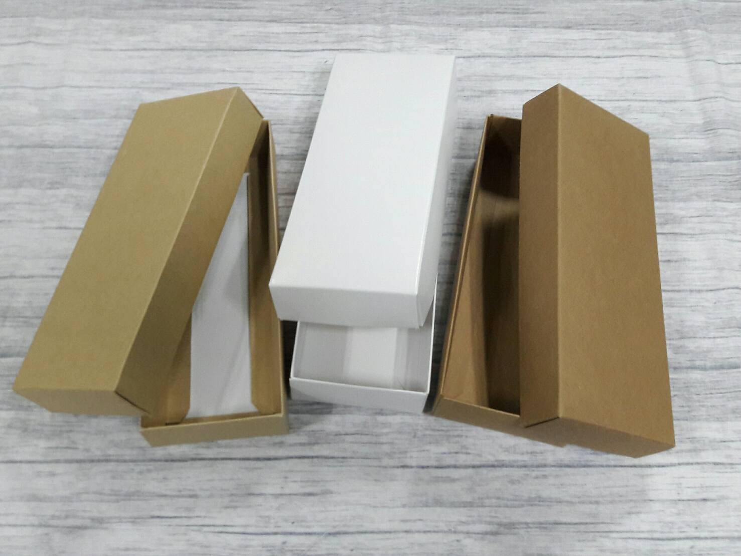 กล่องของขวัญ กล่องฝาครอบ ขนาด 7.5*19.5*3.5 ซม. กล่องของที่ระลึก กล่องอเนกประสงค์ กล่องของใช้ กล่องใส่ผ้าไหม สีคราฟท์น้ำตาลเข้ม ราคา 285 บาท/20 ใบ