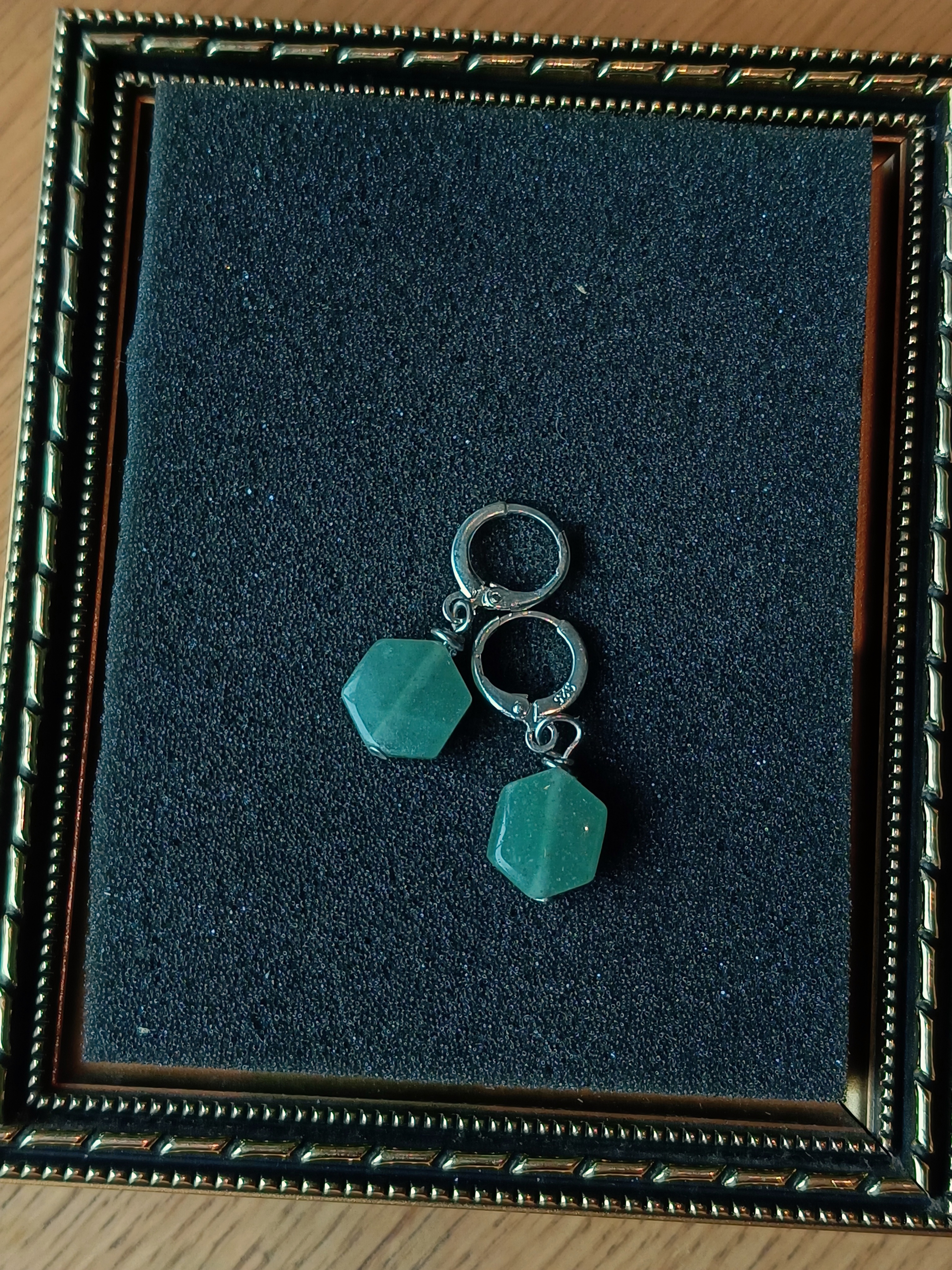 "Dazzling" ต่างหูห่วงเงินแท้ ประดับหินแท้ Green Aventurine Hoop Earring (New Beginning , Aura Cleanse , Good Fortune)