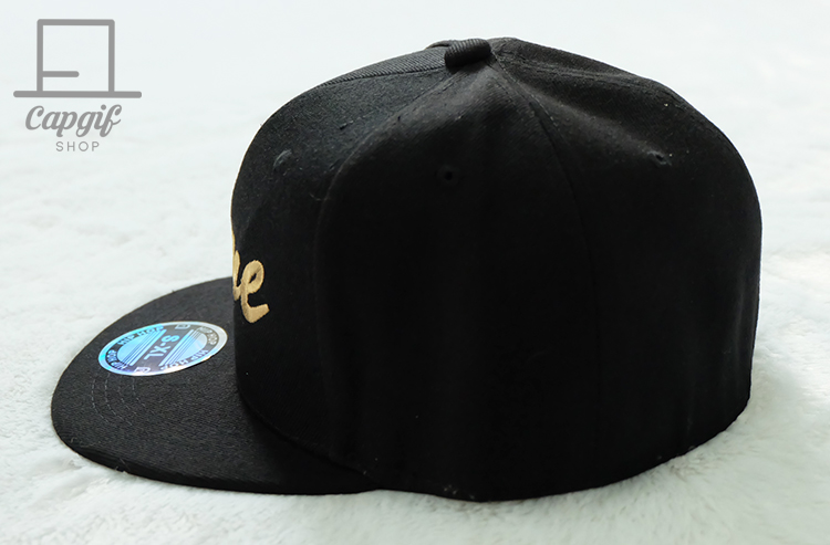 หมวกSnapbackแบบเต็มใบปักชื่อ