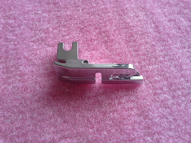 ตีนผีม้วนริมกลมแบบหมุนน๊อต