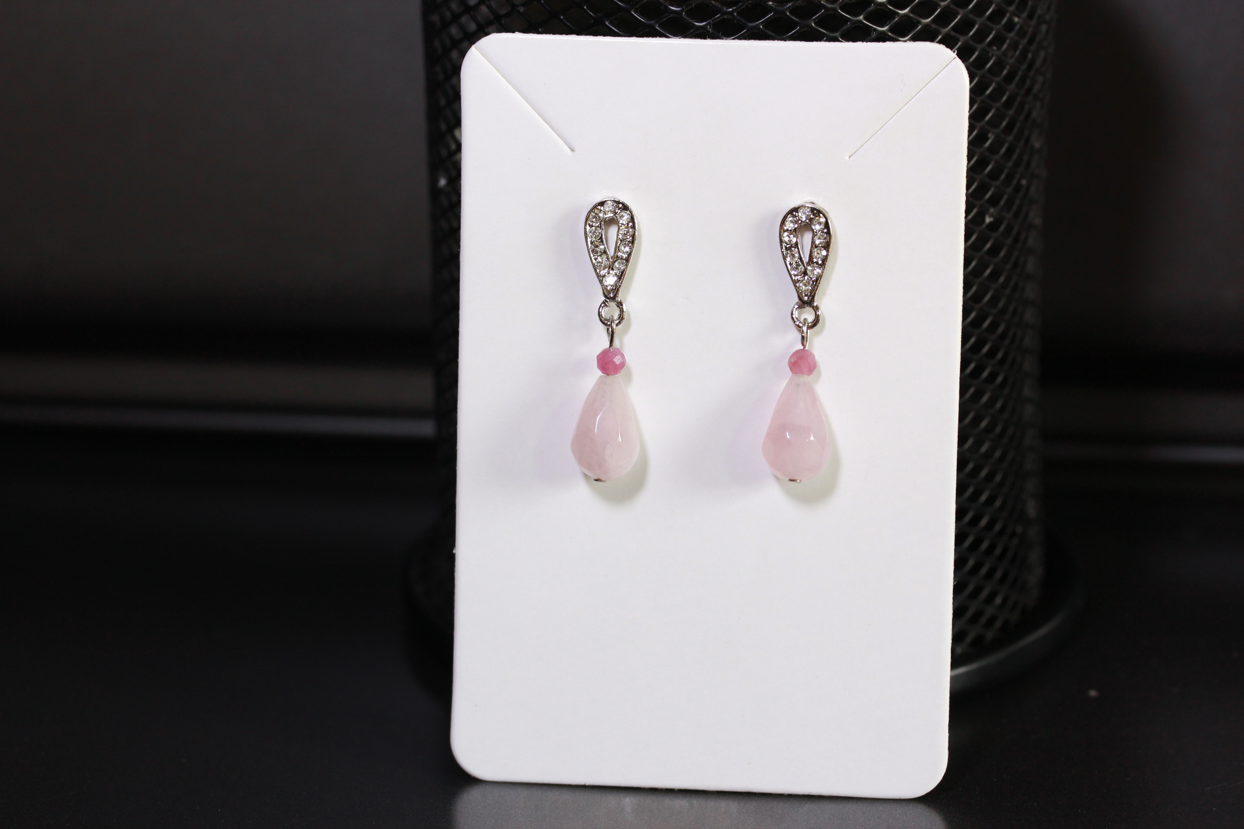 ต่างหูหินแท้ "Dazzling" Rose Quartz Earrings (For Love and Relationship)