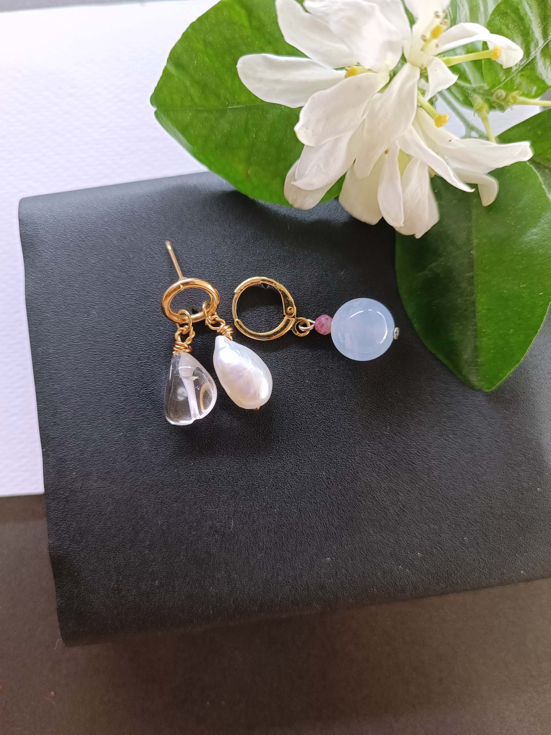 "Sassy Collection" ต่างหูหินแท้ Blue Lace Agate Earring(เสริมความมั่นใจในการสื่อสาร)