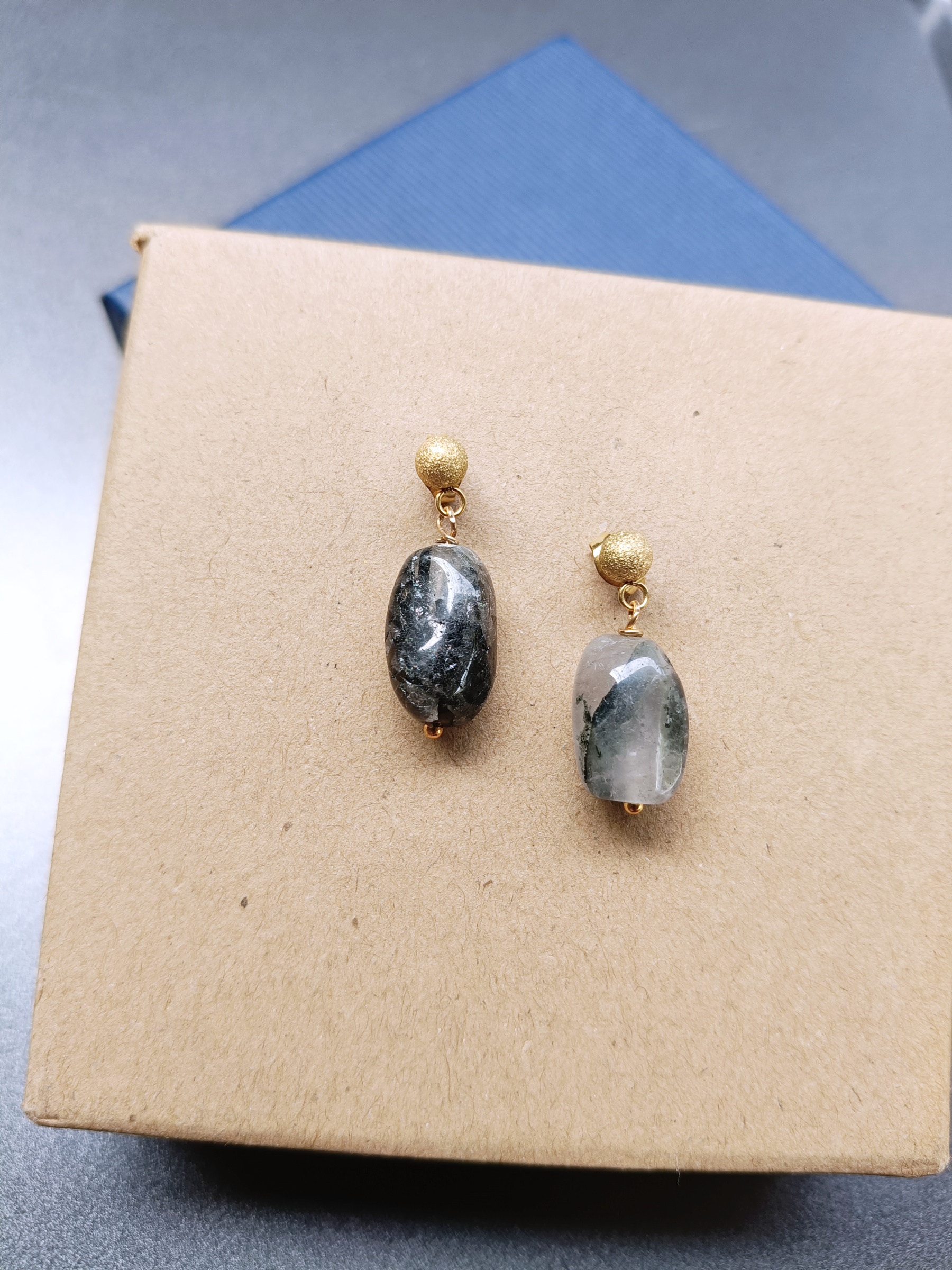ต่างหูหินแท้ แก้วขนเหล็ก Earring (ปกป้อง คุ้มครอง เรียกทรัพย์)