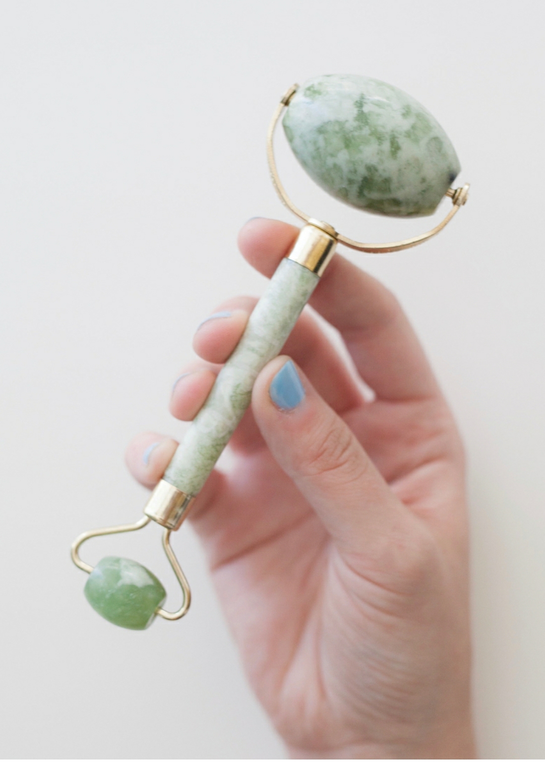 ลูกกลิ้งหยกใหญ่ด้ามยาว (Large Jade Roller with Long Hand)