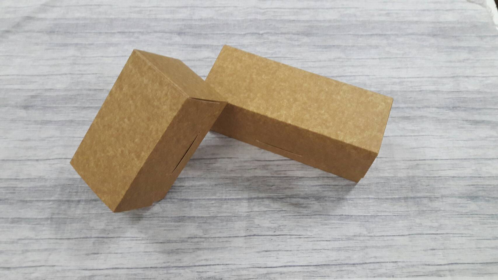 กล่องเค้กโรล กล่องคัพเค้ก 2 ชิ้น กล่องเค้ก 2 ชิ้น กล่องขนม สีคราฟท์น้ำตาลอ่อน(CKB) ขนาด 9 x 16.8 x 9 ซม.( กระดาษหนา 280 แกรม) ราคา 185 บาทต่อแพ็ค(20 ใบ)