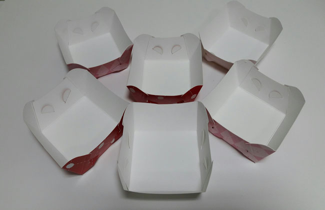 ถาดใส่ขนม ถาดขนมปัง ถาดชิม สีขาว ขนาด 7 x 8 x สูง 3.5 ซม.(กระดาษหนา 350 แกรม) ราคา 100 บาทต่อแพ็ค(100ชิ้น)