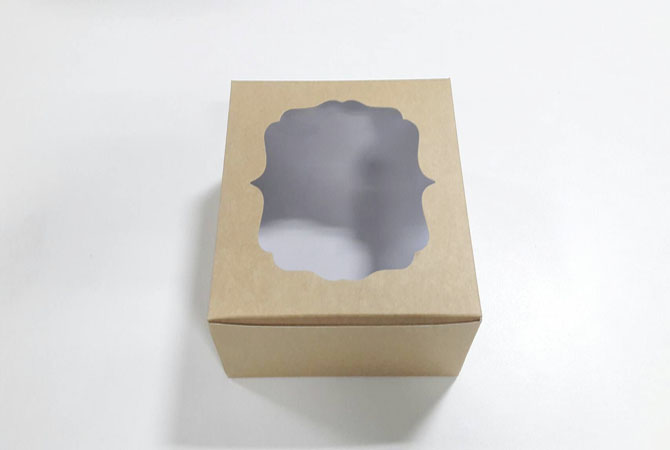 กล่องเค้กครึ่งปอนด์ กล่องคัพเค้ก 4 ชิ้น(ไม่มีฐานรอง) กล่องเค้กชิ้น กล่องขนม กล่องสแน็ค กล่องแบบมีหน้าต่างพลาสติก ขนาด 15.0 x 15.0 x 7.6 ซม. สีคราฟท์น้ำตาลอ่อน ราคา 160 บาทต่อแพ็ค(20ใบ)