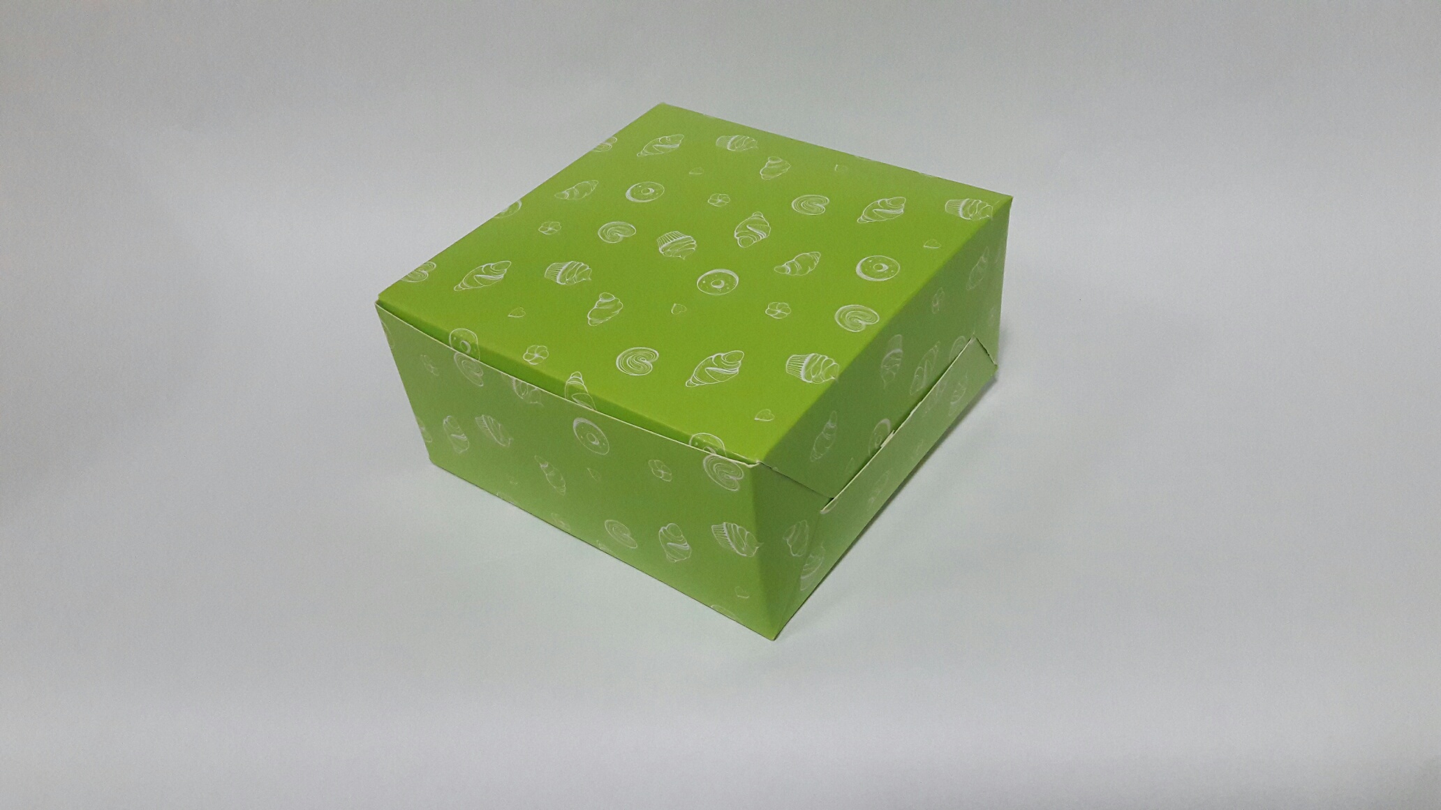 กล่องสแน็ค กล่องอาหารว่าง ลายเบเกอรี่ กว้าง 12.7 x ยาว12.7 x สูง 6.5 ซม. ราคา 95 บาทต่อแพ็ค (20 ใบ)