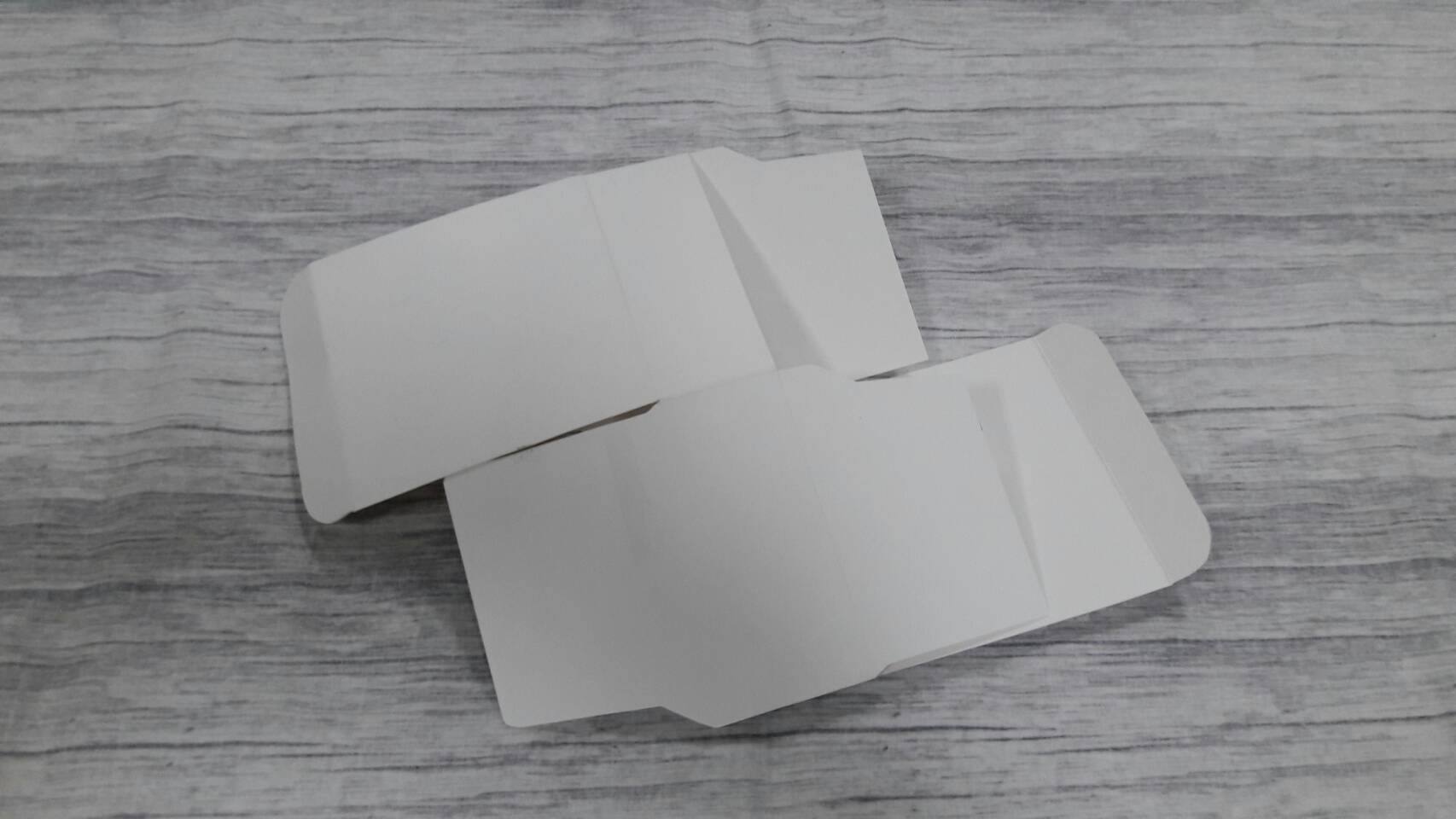 กล่องของขวัญ กล่องแบบฝาหัวท้าย กล่องอเนกประสงค์ สีขาว ขนาด10.5x10.5x4 ซม. กล่องของที่ระลึก กล่องเครื่องสำอางค์ กล่องของใช้ ราคา 145 บาท/20 ใบ