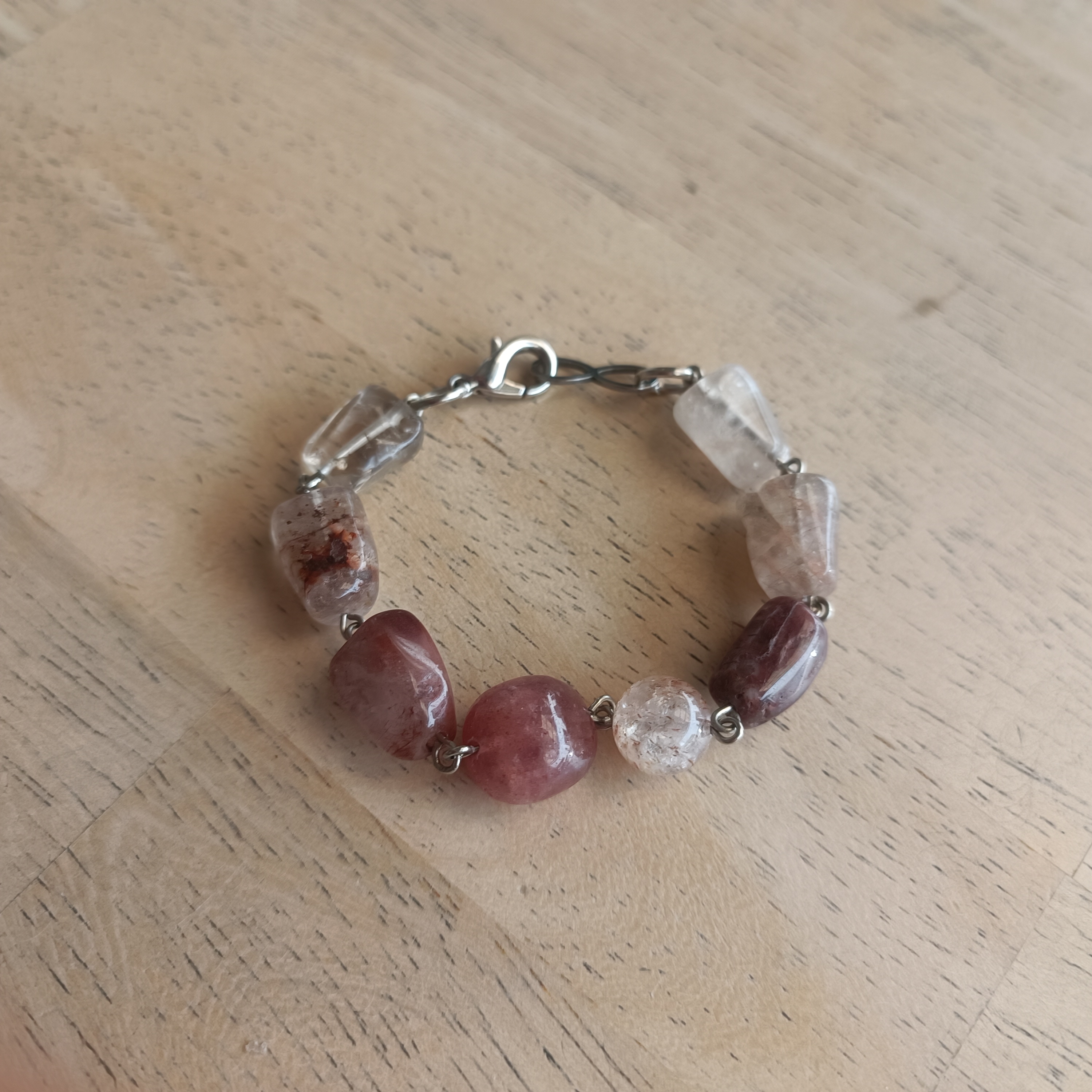 สร้อยข้อมือหินแท้ "Connected" Manifest Love Bracelet (Strawberry Quartz , Quartz)