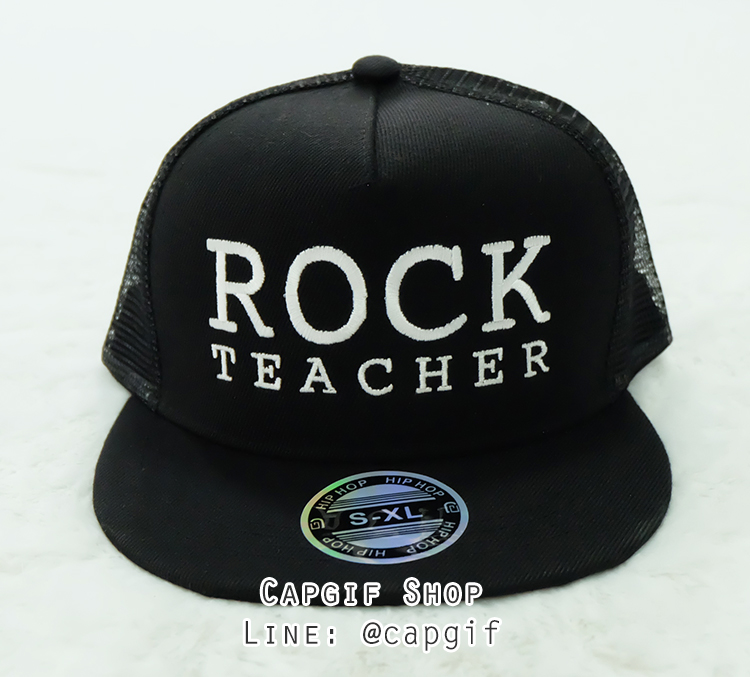 หมวกsnapbackตาข่ายสีดำล้วนปักชื่อ