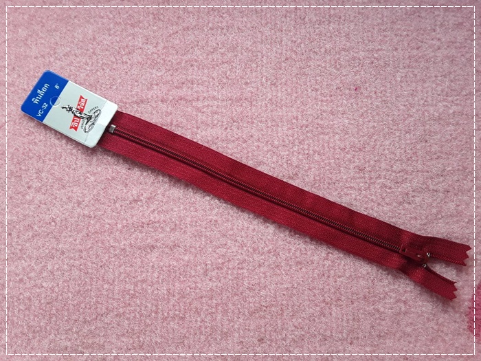 ซิปพินล็อควีนัส สีแดงเลือดหมู