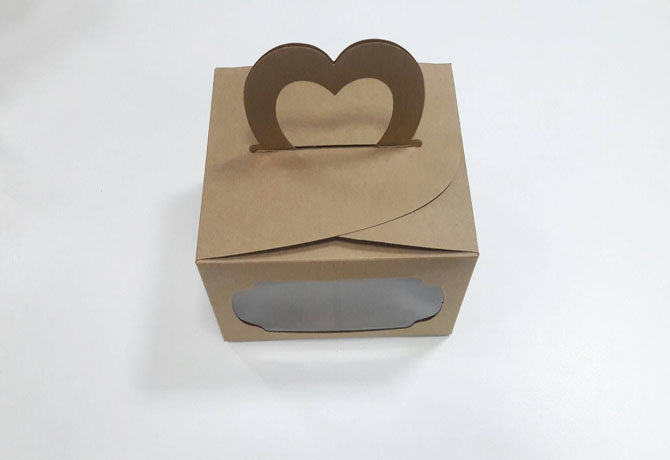 กล่องหูหิ้ว แบบหน้าต่าง 2 ด้าน สีคราฟท์น้ำตาลเข้ม ขนาด 18 x 14 x 10 ซม. กล่องคุ๊กกี้ กล่องขนม กล่องคัพเค้ก กล่องเค้ก กล่องเบเกอรี่ ราคา 300 บาทต่อแพ็ค(20ใบ)