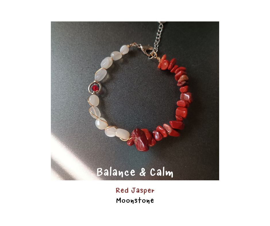 สร้อยข้อมือหินแท้ "Twisted" Red Jasper + Moonstone Bracelet (ความสมดุลย์ การเยียวยา ผ่อนคลายควาเครียด)