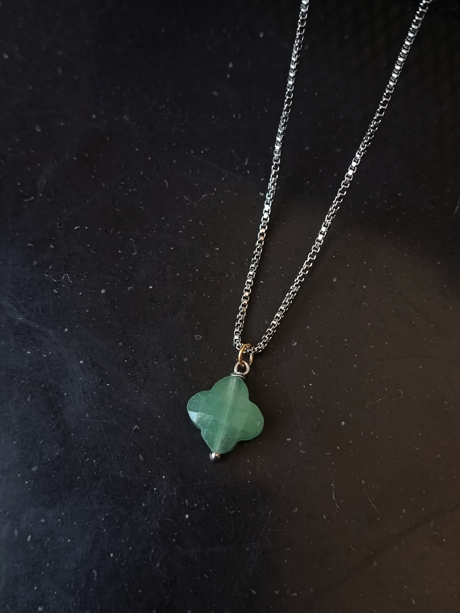 สร้อยจี้ Green Aventurine ทรงใบ Clover Pendant Necklace (ความรุ่งเรือง และโชคลาภ)