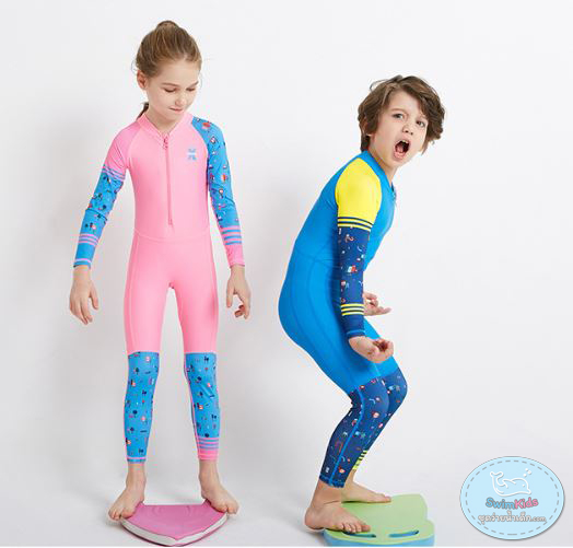 ชุดว่ายน้ำบอดีสูทแขนยาวขายาวซิปหน้าสีฟ้า แขนลายการ์ตูน ** รุ่นนี้ป้องกันรังสี UV Ultraviolet Protection UV 50 **