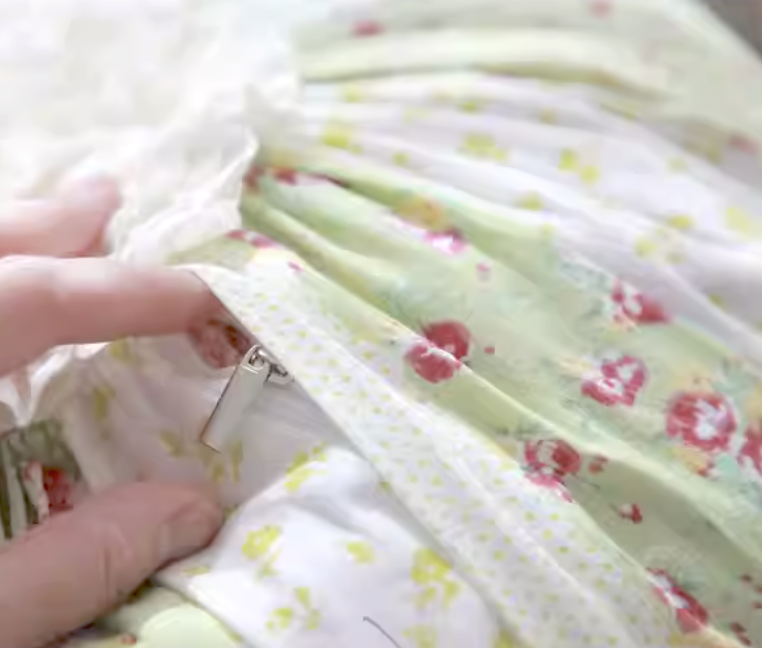 หมอนอิงวินเทจทรงฟักทอง ผ้าคอทตอนแท้ สีเขียวพาสเทล