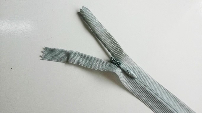 ซิปซ่อน 9 นิ้ว สีเทาอ่อน