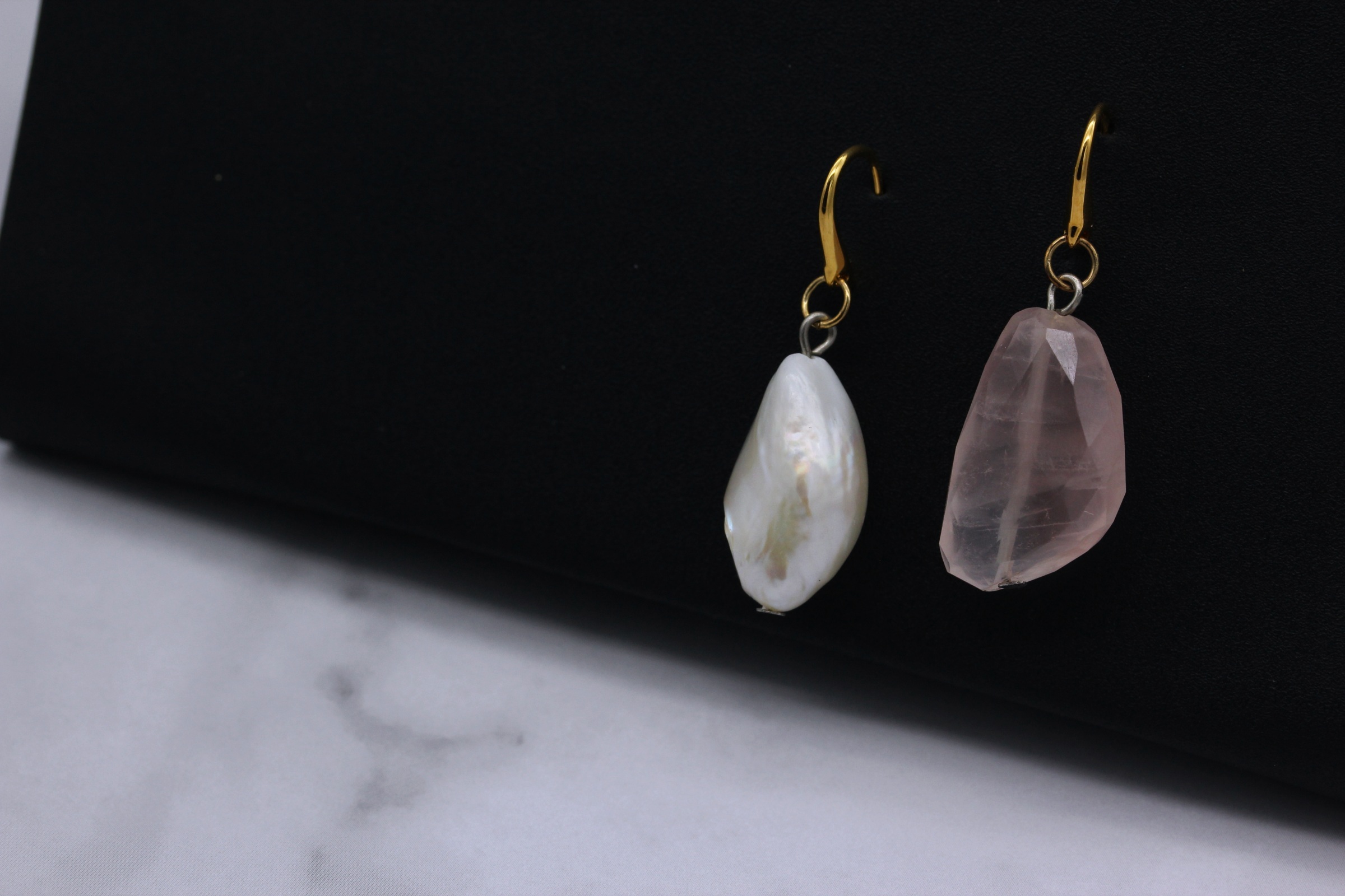 ต่างหูหินแท้ โรส ควอตซ์ Rose Quartz Natural Earrings (For Love and Relationship)