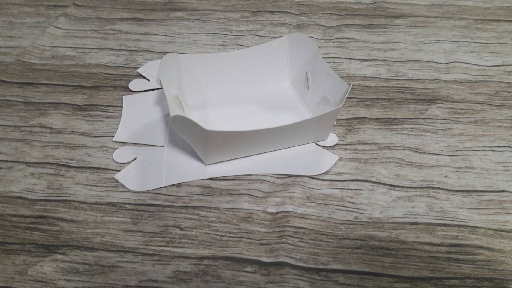 ถาดใส่ขนม ถาดขนมปัง ถาดชิม ถาดฟู้ดเกรด สีขาว ขนาด 7 x 8 x สูง 3.5 ซม.(กระดาษหนา 270 แกรม) ราคา 90 บาทต่อแพ็ค(100ชิ้น)