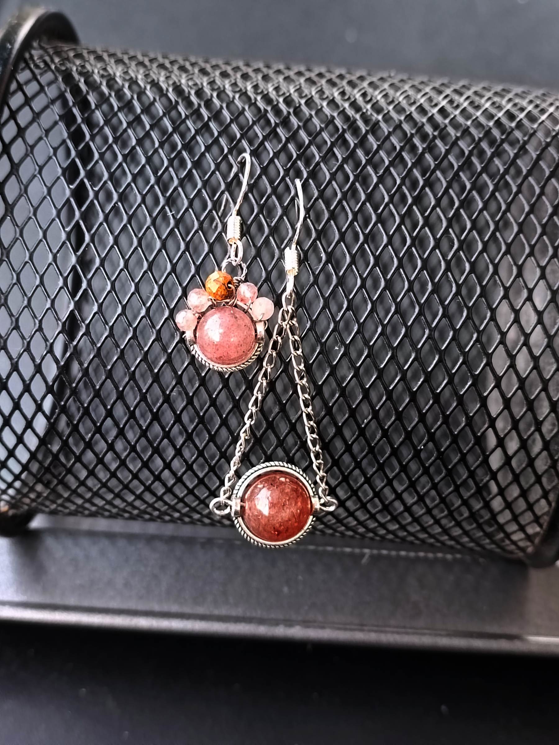ต่างหูหินแท้ "Little Vivian" Strawberry Quartz Earring (For Love & Passion)