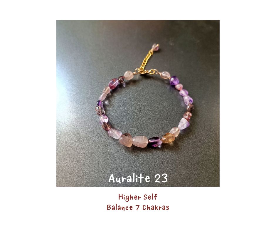 สร้อยข้อมือหินแท้ "Twisted" Auralite 23 Bracelet ( ปรับพลังงานทั้ง 7 จักระ)