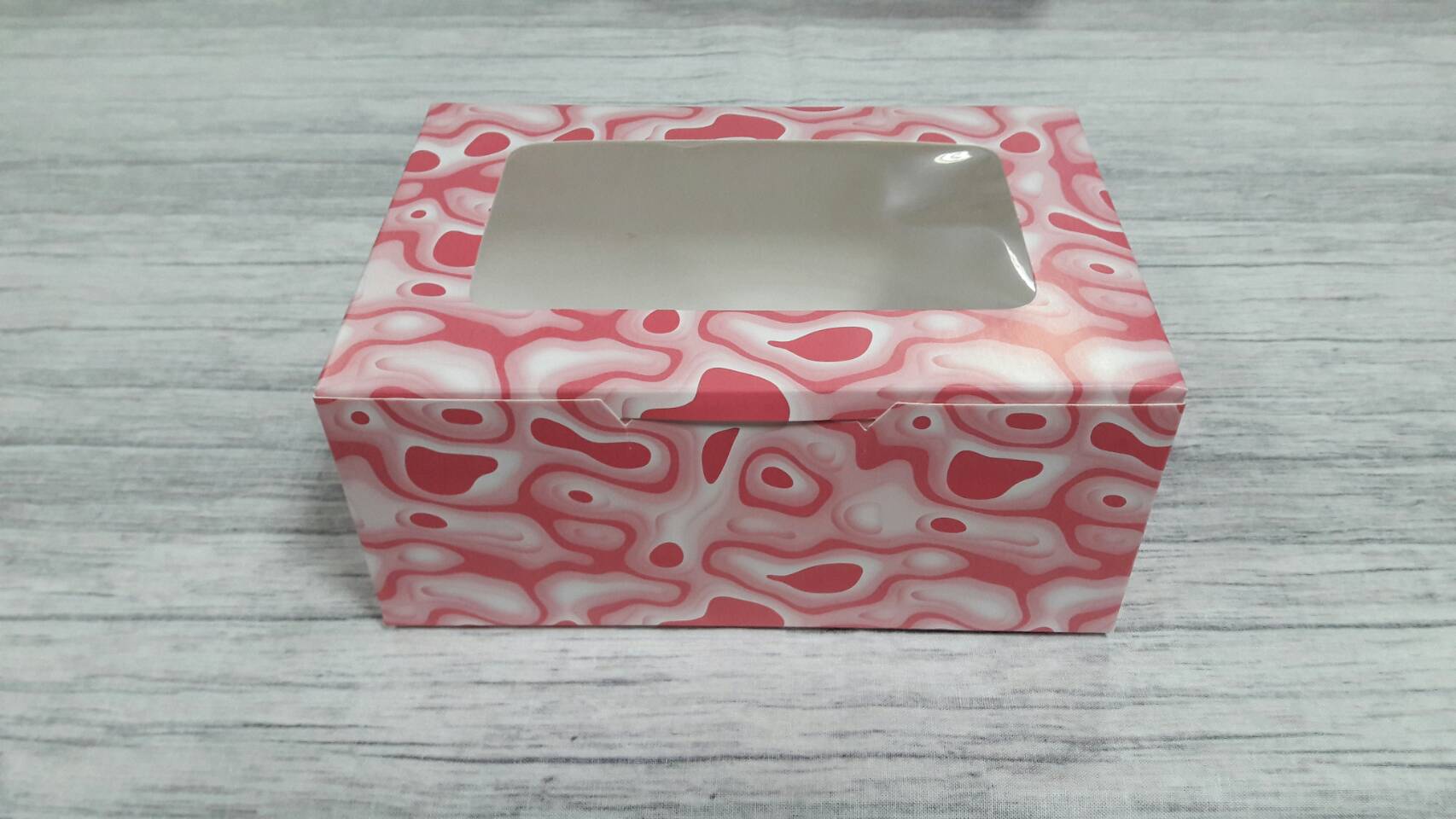 กล่องขนม 12.0x17.5x7.5 ซม.กล่องเค้ก กล่องคัพเค้ก กล่องขนม กล่องชิฟฟ่อน กล่องช้อคโกแล็ต กล่องคุ๊กกี้ ลายสีชมพู แบบมีหน้าต่างพลาสติก (20 ใบต่อแพ็ค)