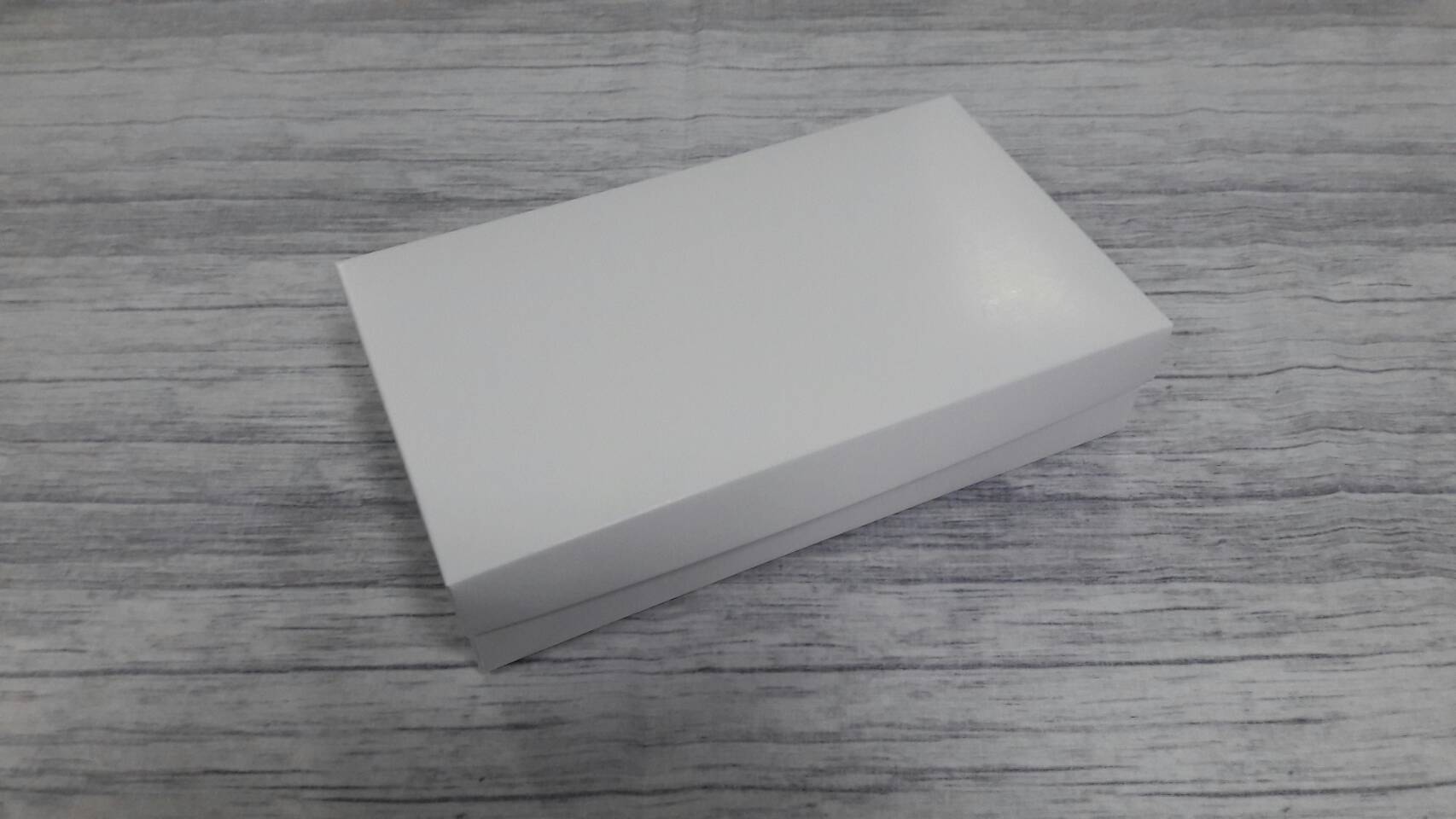 กล่องแบบฝาครอบ กล่องของขวัญ กล่องอเนกประสงค์ ขนาด 12.5 x 22.0 x 5.0 cm. สีขาว (แบบฝาทึบ) ราคา 325 บาท ต่อแพ็ค (20 ใบ)