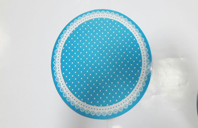 ฐานรองเค้ก 2 ปอนด์ แบบวงกลม ลายฟ้าจุด (เส้นผ่านศูนยกลาง 24 ซม.) ราคา 100 บาทต่อแพ็ค (20 ชิ้น)