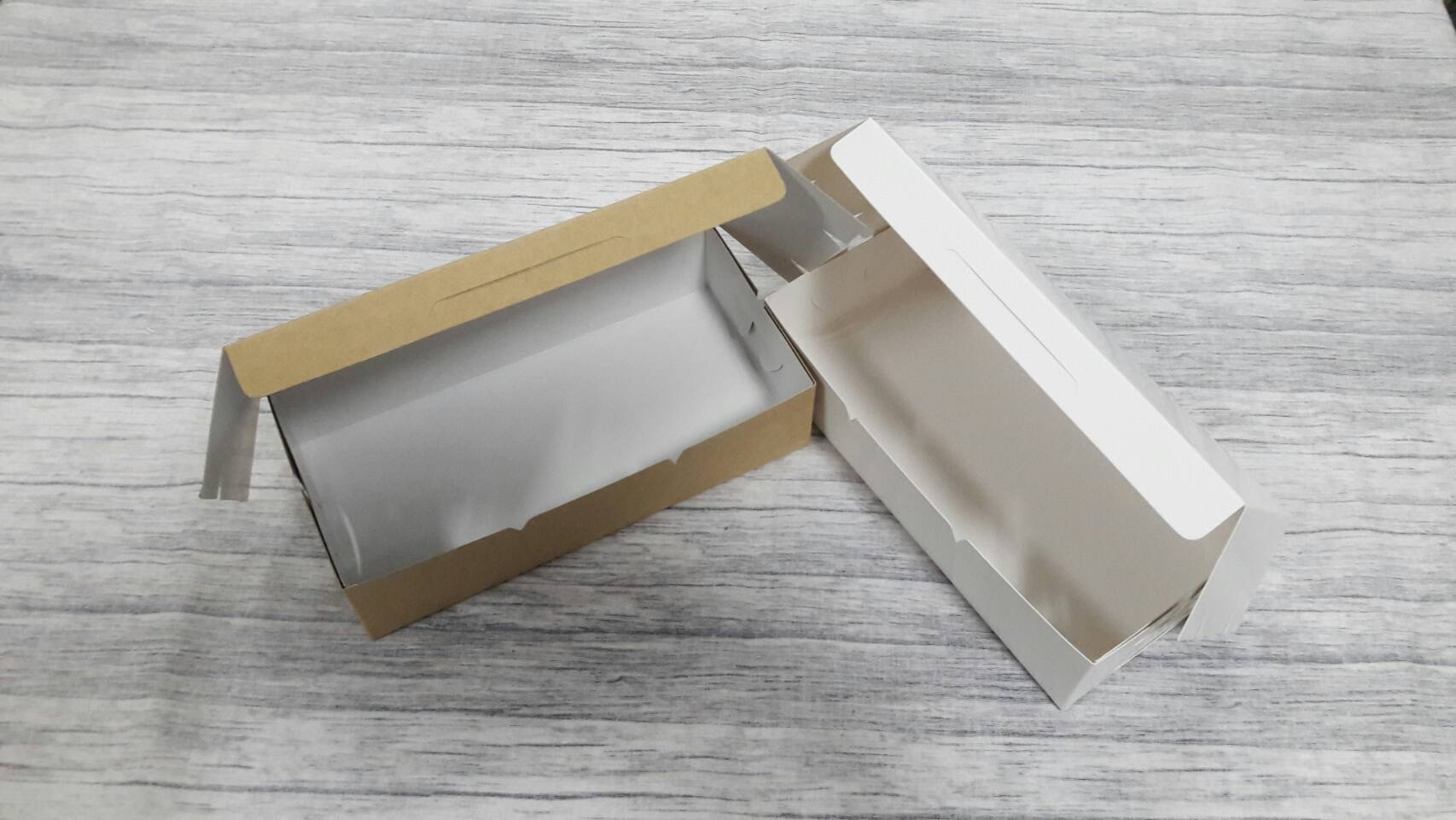 กล่องขนม กล่องชิฟฟ่อน กล่องช้อคโกแล็ต กล่องคุ๊กกี้ กล่องไม่มีหน้าต่าง (ฝาทึบ) ขนาด 9x18x4.5ซม. สีคราฟท์น้ำตาลอ่อน (ราคา 110 บาทต่อแพ็ค (20 ใบ)