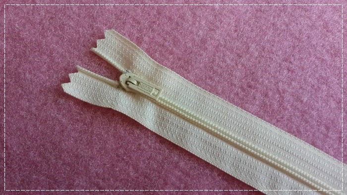 ซิปวีนัสพินล็อค 7 นิ้ว สีเหลืองอ่อน