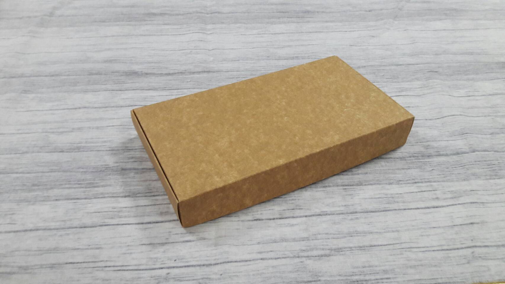 กล่องบราวนี่ กล่องขนม กล่องเอนกประสงค์ กล่องของขวัญ กล่องทรงหูช้าง สีคราฟท์น้ำตาลอ่อน(CKB) ขนาด 12x22x3 ซม.(ฝาทึบ) ราคา 205 บาทต่อแพ็ค (20 ใบ)