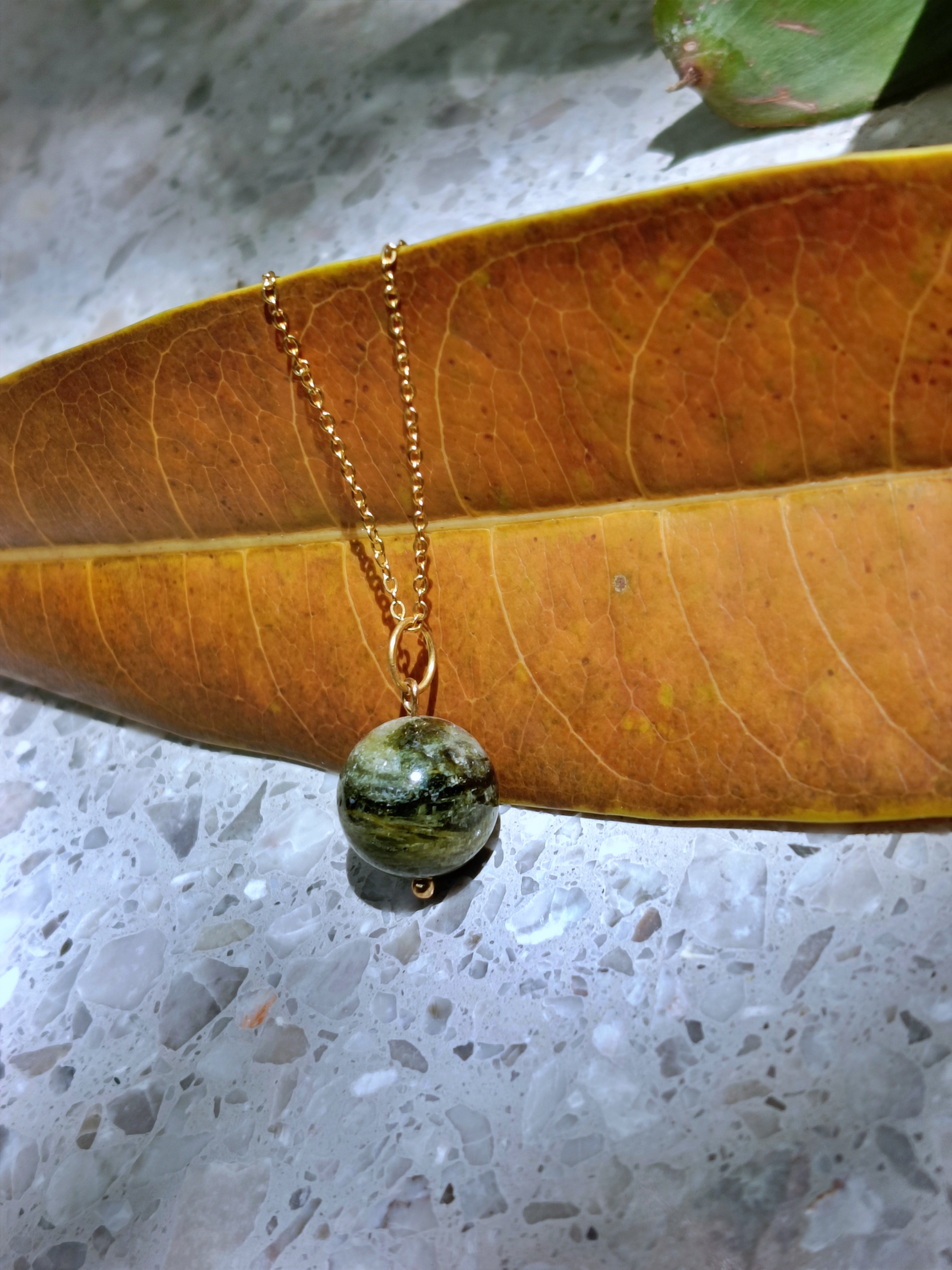 สร้อยจี้ Green Tourmaline Pendant Necklace (เสริมความมั่นใจ ปลดขุมพลังงานใน heart chakra)
