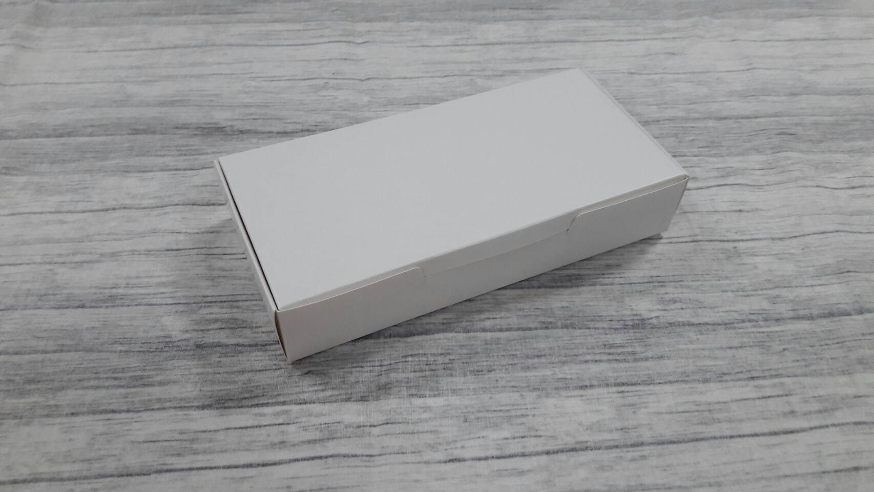 กล่องบราวนี่ กล่องขนม กล่องเอนกประสงค์ กล่องทรงหูช้างแบบฝาเสียบหน้า สีขาว ขนาด 10x20.5x3.8 ซม.(ฝาทึบ) ราคา 170 บาทต่อแพ็ค (20 ใบ)