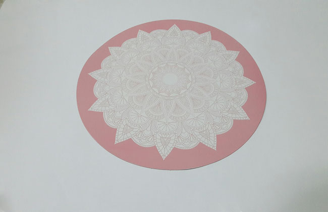 ฐานรองเค้ก 2 ปอนด์ แบบวงกลม ลายชมพูลายไทย (ขนาดเส้นผ่านศูนยกลาง 26 ซม.) ราคา 120 บาทต่อแพ็ค (20 ชิ้น)