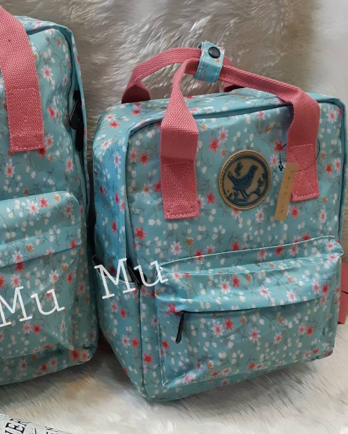 กระเป๋าเป้ผ้าสะพายหลัง mumu ผ้าเคลือบกันน้ำ ลายดอกไม้ฟ้าเขียว แดง (Size S)