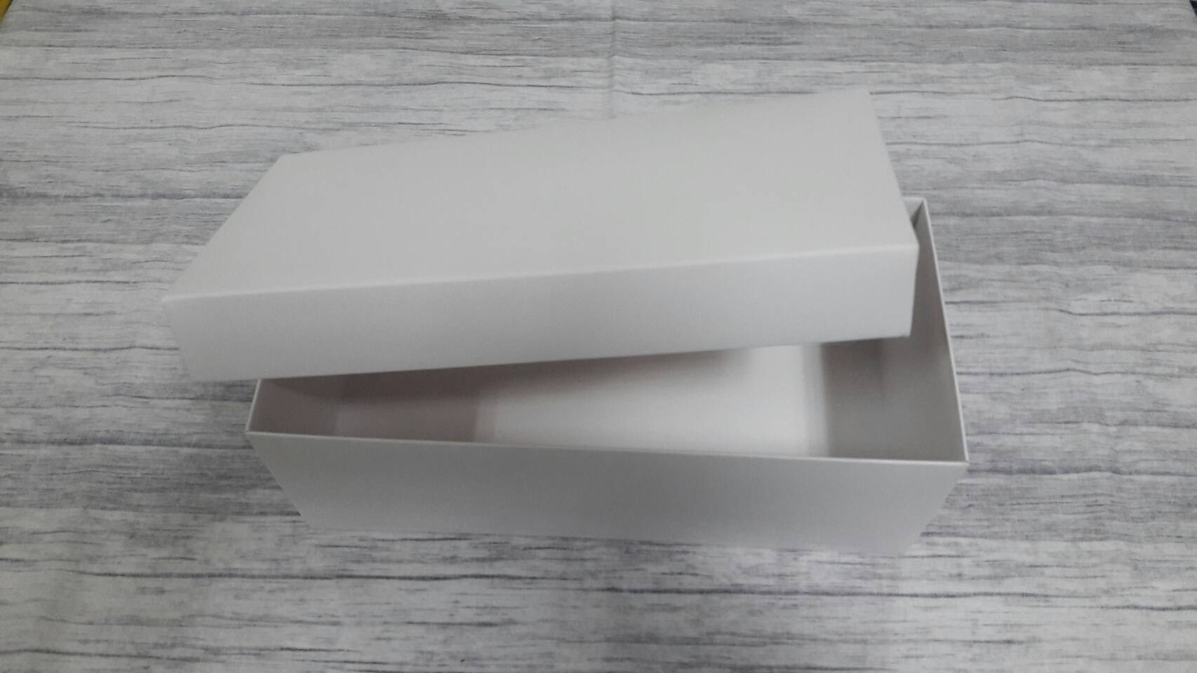 กล่องแบบฝาครอบ กล่องอเนกประสงค์ กล่องของขวัญ ขนาด 12x26x9.5 cm. สีขาว (แบบฝาทึบ) ราคา 495 บาท ต่อแพ็ค (20 ใบ)