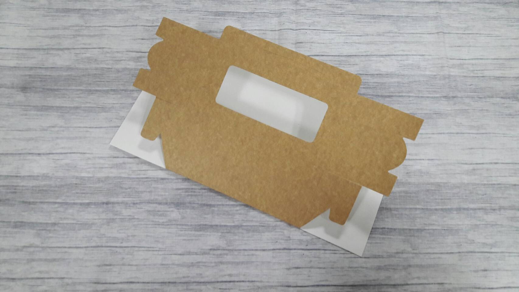 กล่องขนม กล่องเค้ก กล่องคัพเค้ก กล่องชิฟฟ่อน กล่องช้อคโกแล็ต กล่องคุ๊กกี้ กล่องไม่มีหน้าต่าง (หน้าต่างพลาสติก) ขนาด 9.5x18x7.8ซม.สีคราฟท์น้ำตาลอ่อน (CKB) (ราคา 185 บาทต่อแพ็ค (20 ใบ)