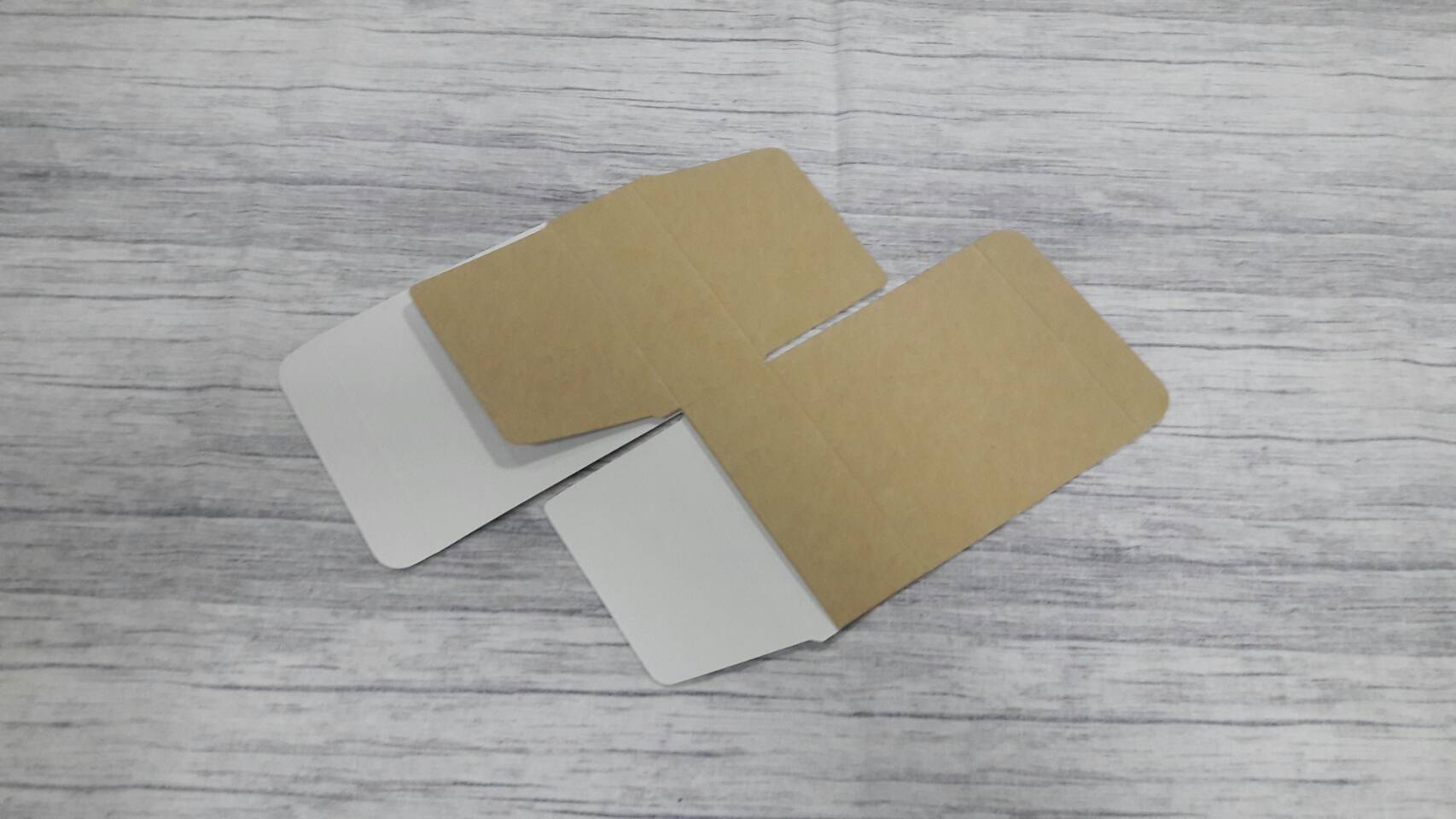 กล่องของขวัญ กล่องแบบฝาหัวท้าย กล่องอเนกประสงค์ สีคราฟท์น้ำตาลอ่อน ขนาด10.5x10.5x4 ซม. กล่องของที่ระลึก กล่องเครื่องสำอางค์ กล่องของใช้ ราคา 155 บาท/20 ใบ