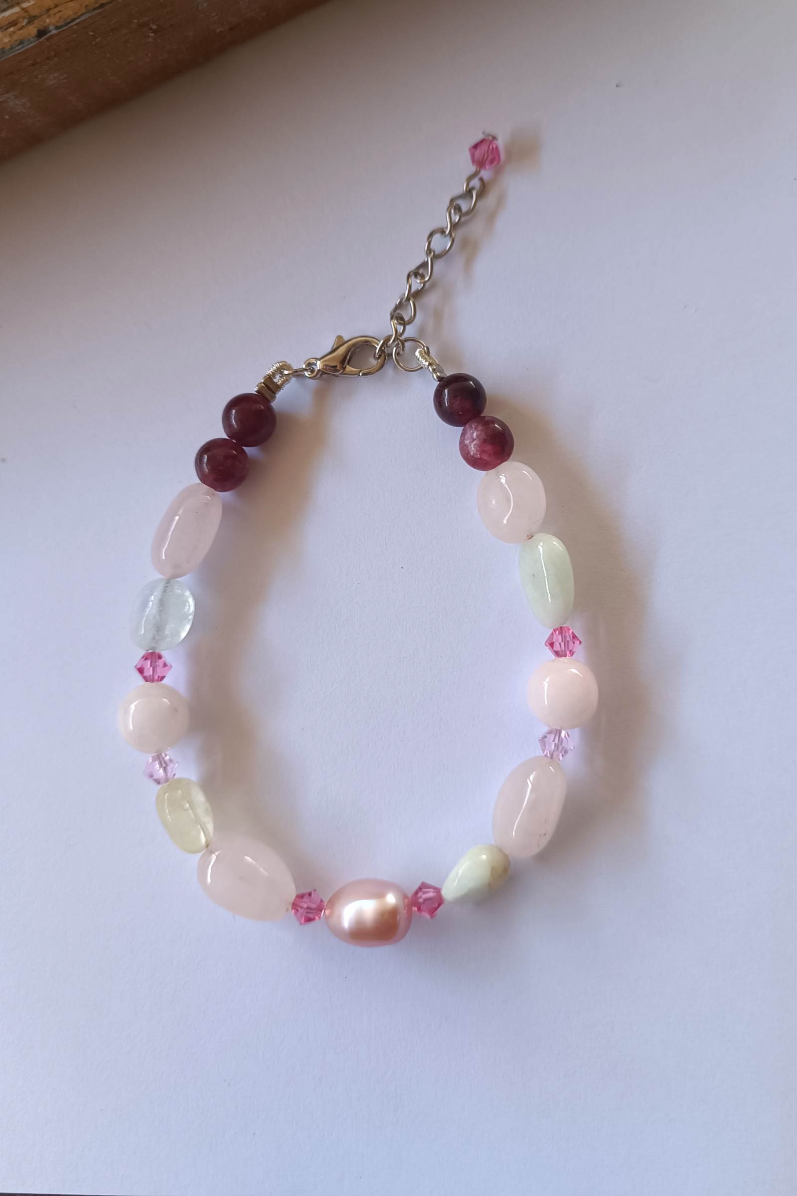 สร้อยข้อมือหินแท้ "POSH" Morganite Bracelet (หินคริสตัลเสริมพลังงานความรัก)
