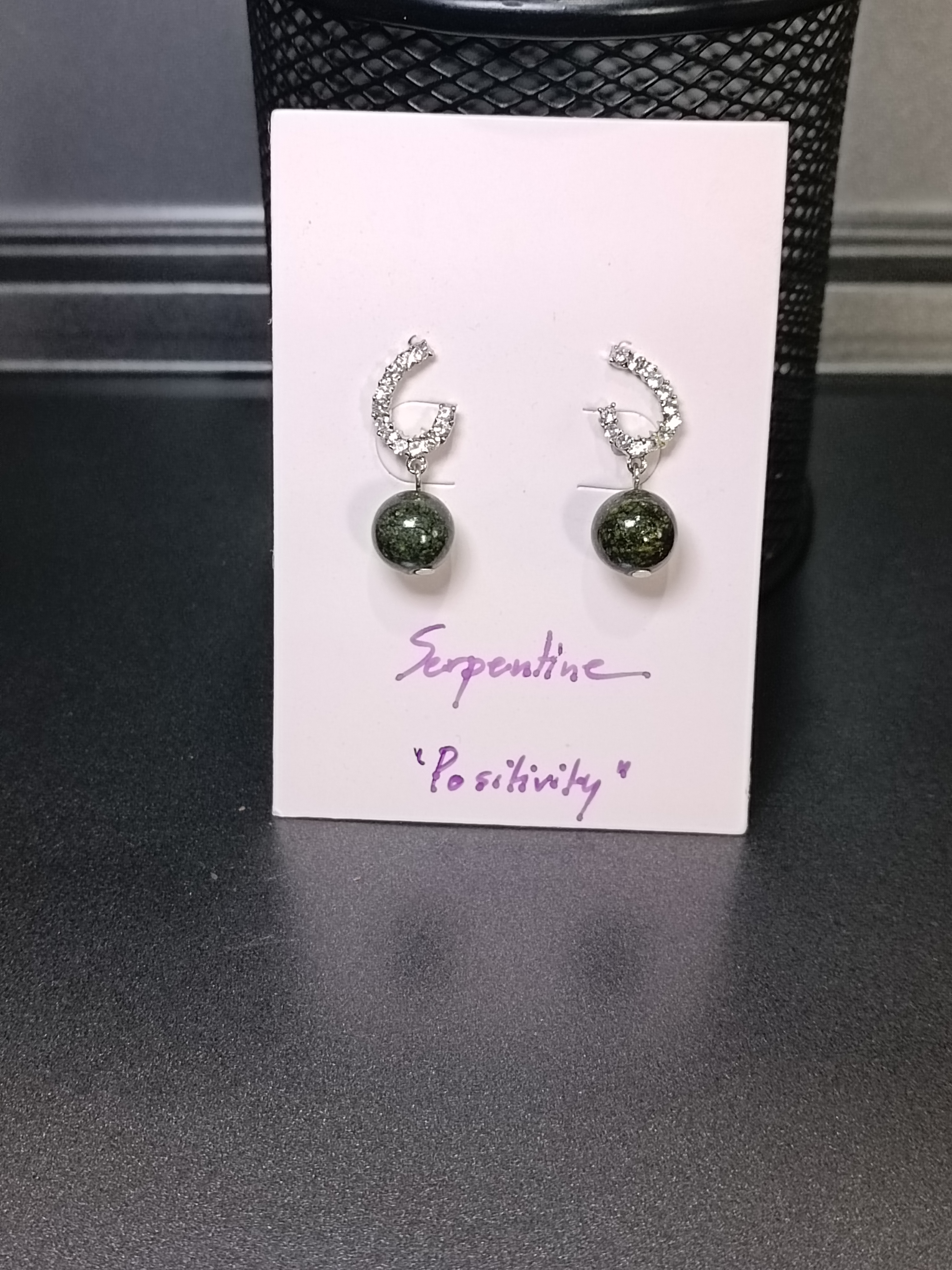 ต่างหูหินแท้ "Dazzling" Serpentine Earring (ปกป้อง คุ้มครอง)