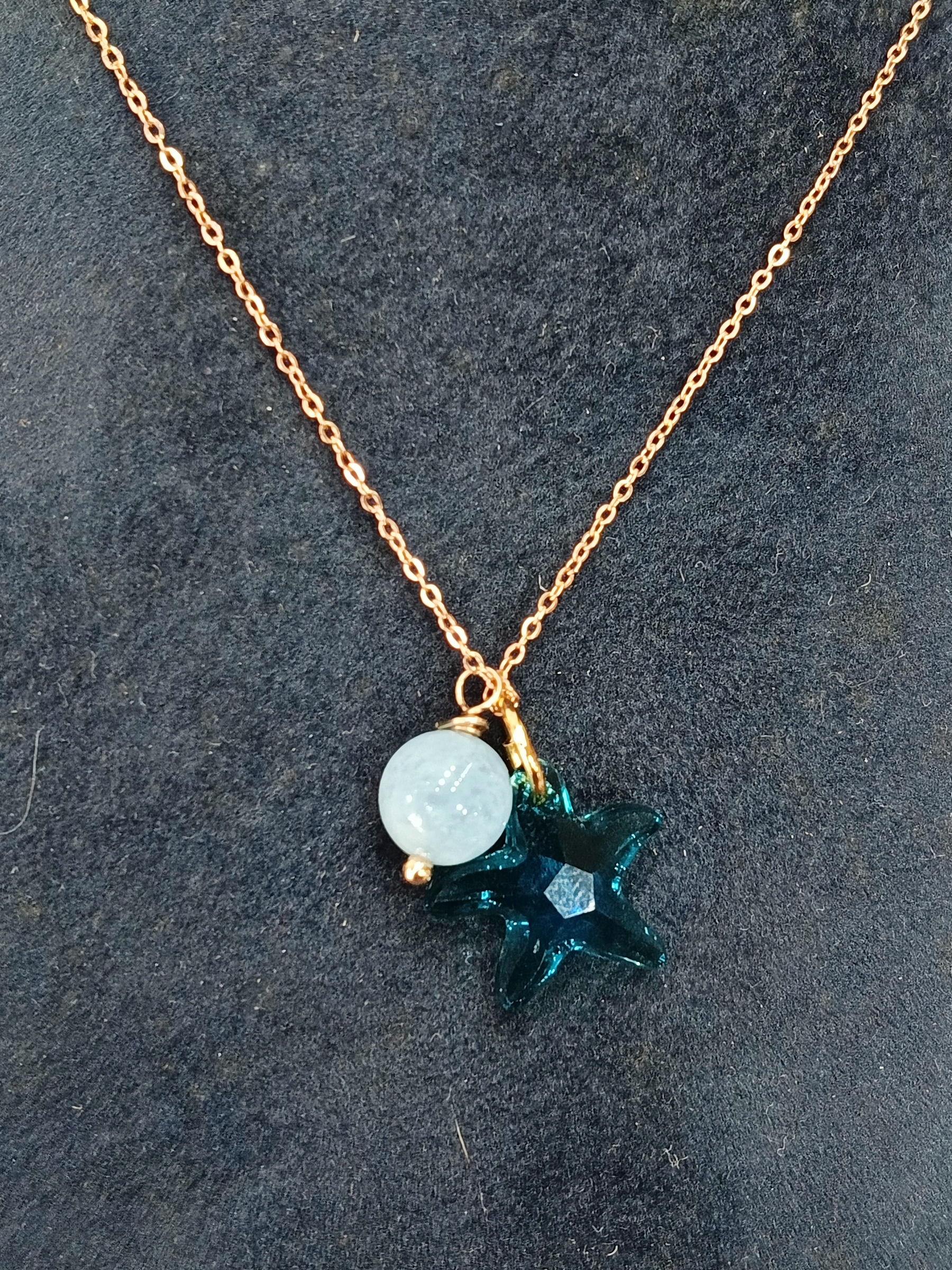 สร้อยจี้หินแท้ ฺ Aquamarine + Starfish Crystal Pendant Necklace (เสริมปลุกไฟการสื่อสาร เสริมความอดทน ผ่อนคลายความเครียด)