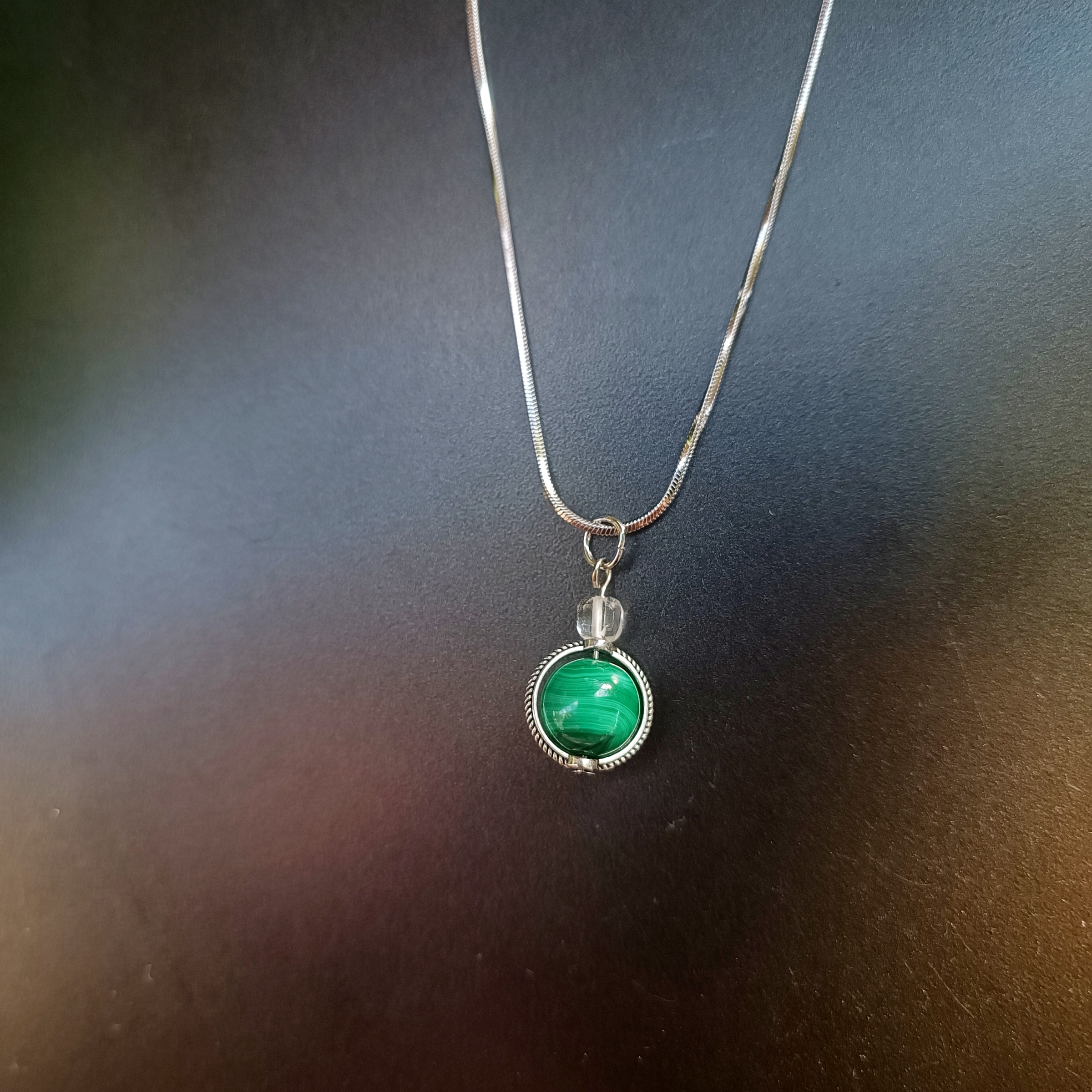 สร้อยจี้ Malachite Pendant Necklace (ความรุ่งเรือง และโชคลาภ)