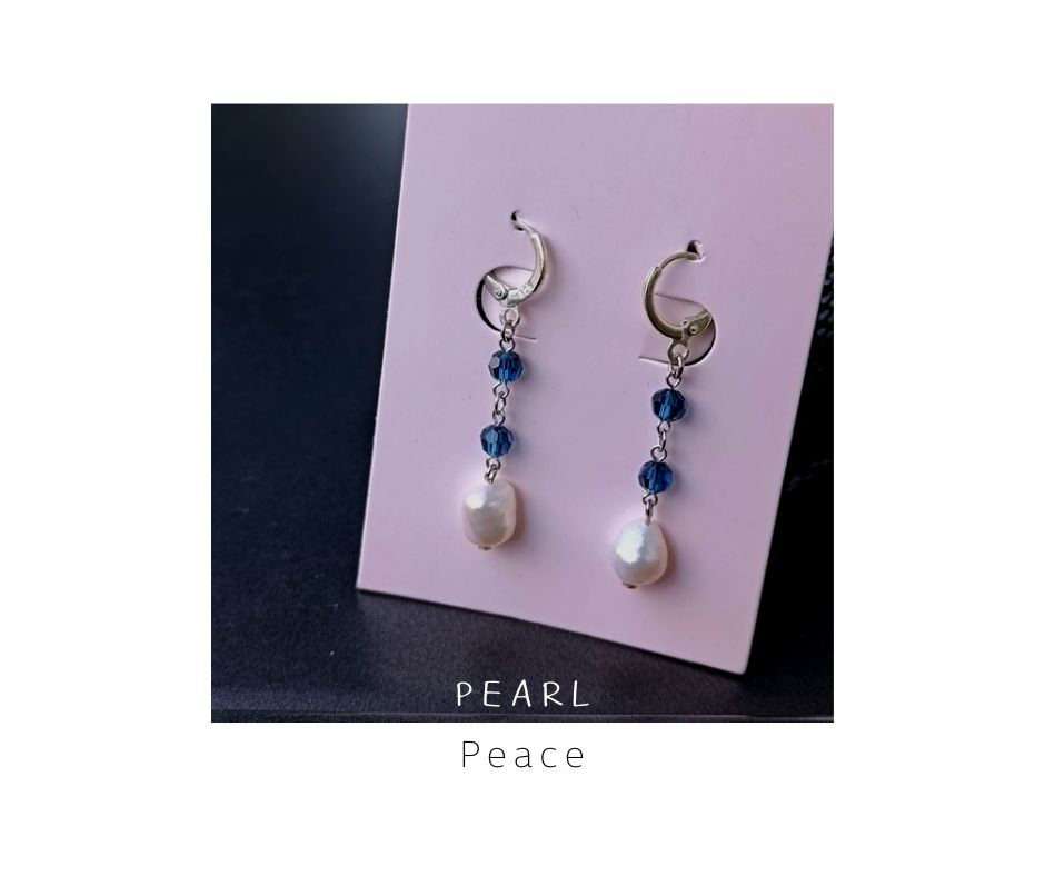 ต่างหูมุกแท้ ประดับคริสตัล Natural Pearl Earring