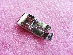 ตีนผีเย็บเส้นตรง Straight stitch foot