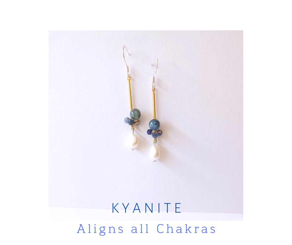 ต่างหูหินแท้ "Little Vivian" Kyanite Earring (เสริมพลังการสื่อสาร)