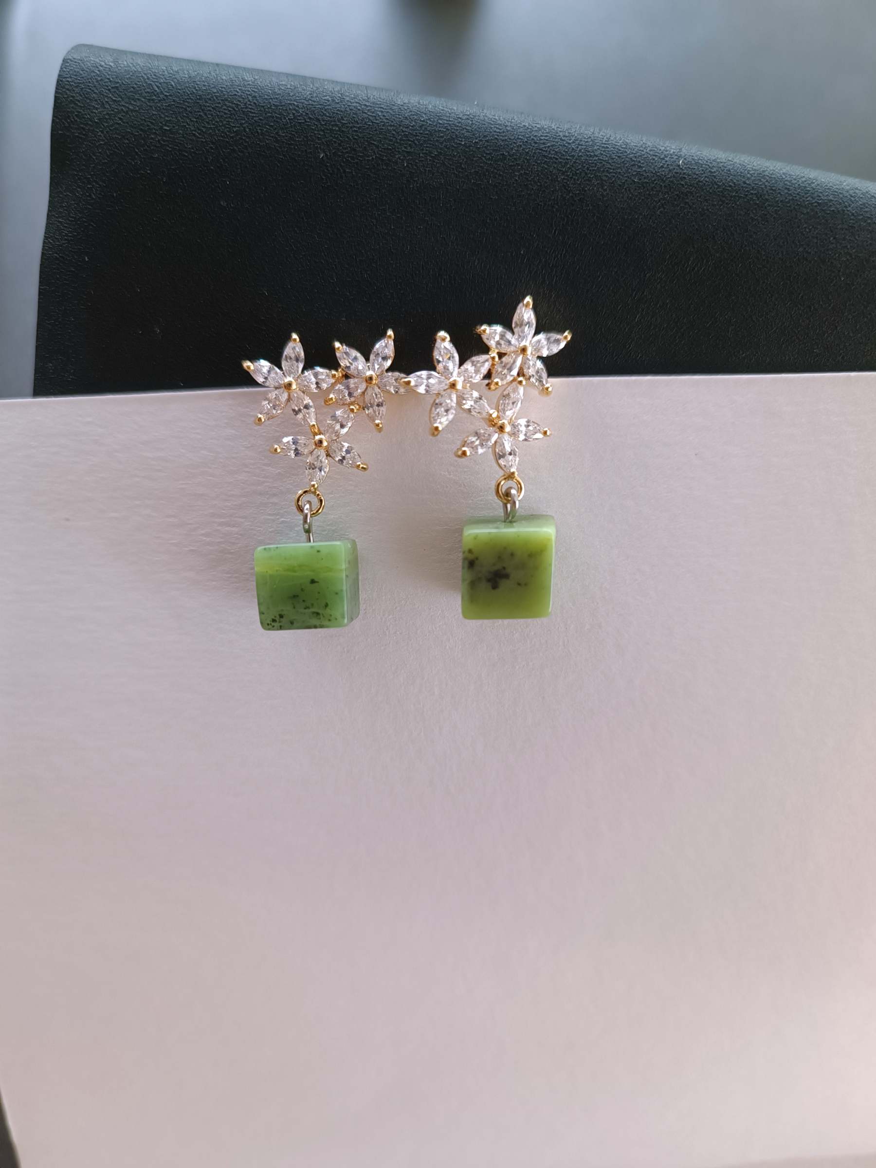 ต่างหู "The Flower" หยกแท้ Canadian Jade Jewelry Earring (ร่ำรวย มั่งคั่ง)