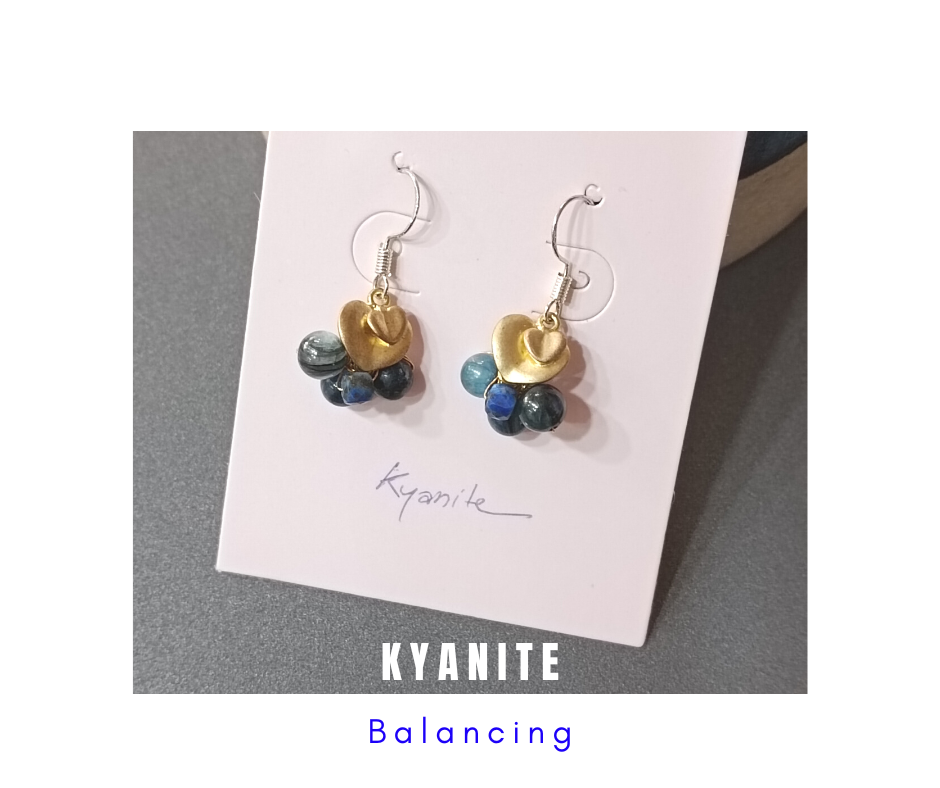 ต่างหูเงินแท้ 92.5 ประดับหินแท้ "Little Vivian" Kyanite Sterling Silver Earring (Balancing)